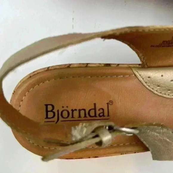 BJORNDAL Daphne Gold Open Toe Wedge Sandal. Leather Upper. - Picture 7 of 8
